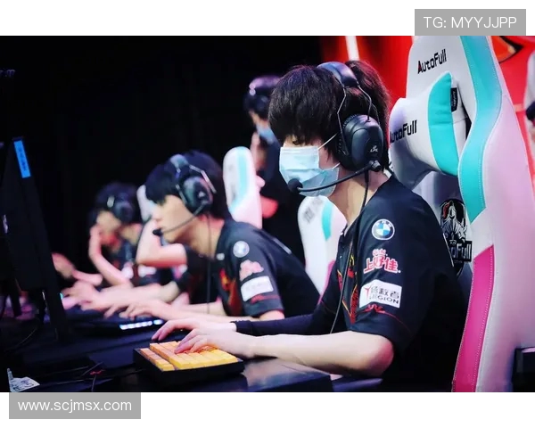 FPX战队配合引发热议玩家对战术执行的不同看法与争议分析