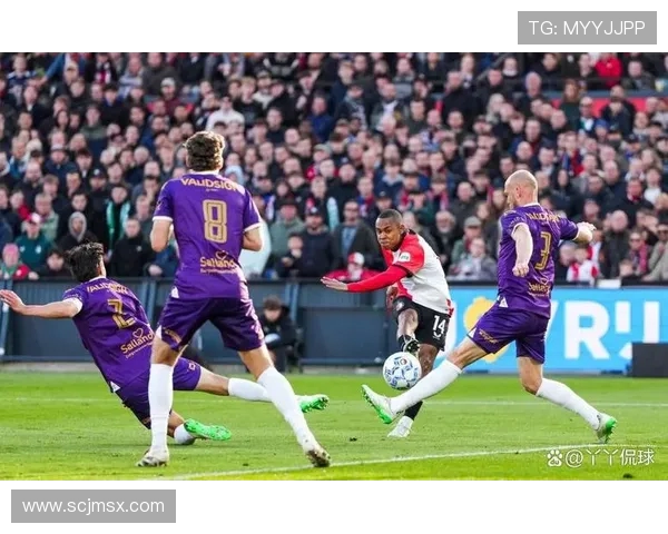 前进之鹰与鹿特丹的激烈对决揭示足球战术与团队精神的完美结合